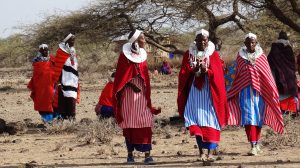 maasai women in kenya and tanzania with beautiful color