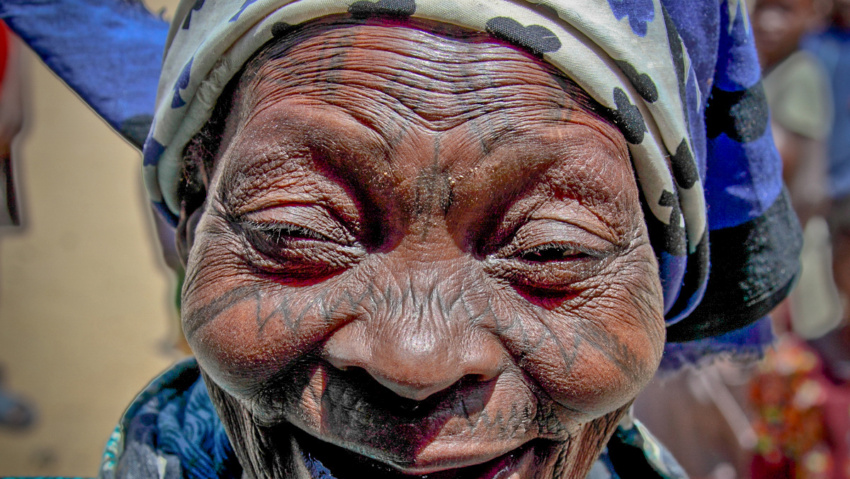 Makonde woman - Photo Credits: Kaobanga