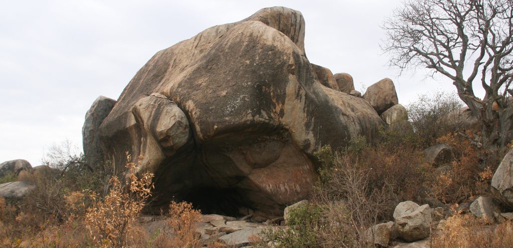 Serengeti National Park: Paintings at Moru Kopjes Maasai