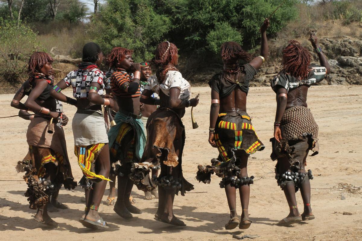 hamer bull jumping africa ethipia exploringafrica SafariADV